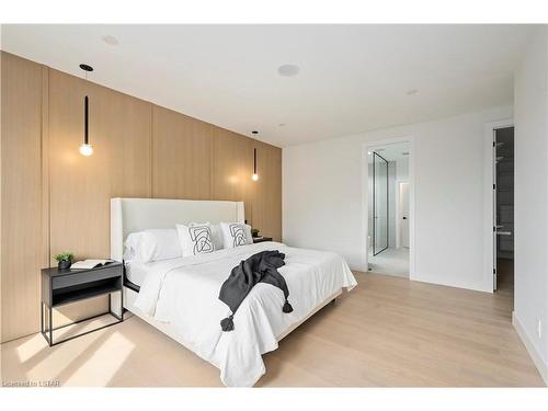 365 Manhattan Drive, London, ON - Indoor Photo Showing Bedroom