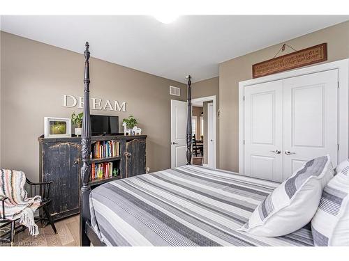 15 Tattersall, Grand Bend, ON - Indoor Photo Showing Bedroom