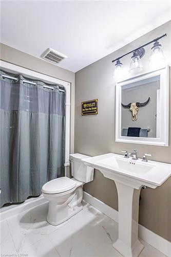 15 Tattersall, Grand Bend, ON - Indoor Photo Showing Bathroom