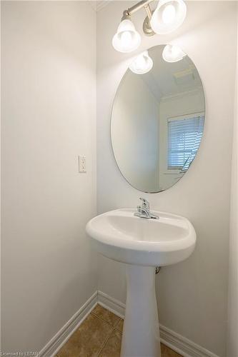 481 Skyline Avenue, London, ON - Indoor Photo Showing Bathroom
