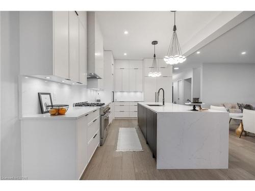 113 Edgewater Boulevard, Komoka, ON - Indoor Photo Showing Kitchen With Upgraded Kitchen