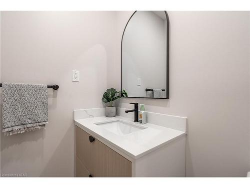 113 Edgewater Boulevard, Komoka, ON - Indoor Photo Showing Bathroom
