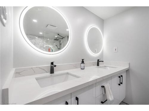 113 Edgewater Boulevard, Komoka, ON - Indoor Photo Showing Bathroom