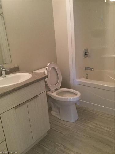 955 Georgetown Drive, London, ON - Indoor Photo Showing Bathroom