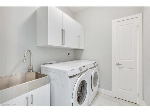 2284 Evans Boulevard, London, ON - Indoor Photo Showing Laundry Room