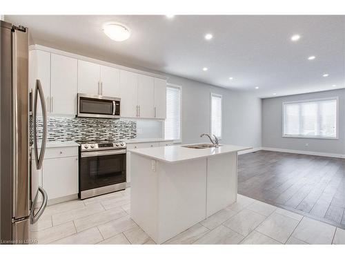 2284 Evans Boulevard, London, ON - Indoor Photo Showing Kitchen With Upgraded Kitchen