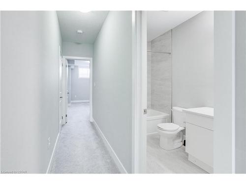 2284 Evans Boulevard, London, ON - Indoor Photo Showing Bathroom