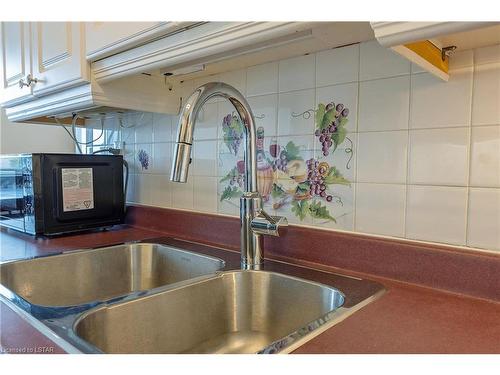 701-986 Huron Street, London, ON - Indoor Photo Showing Kitchen With Double Sink
