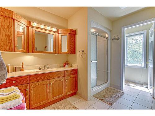 7474 Riverside Drive, Port Franks, ON - Indoor Photo Showing Bathroom