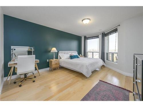 801-250 Pall Mall Street, London, ON - Indoor Photo Showing Bedroom