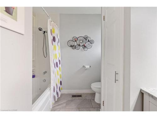 33977 Queen Street, Zurich, ON - Indoor Photo Showing Bathroom