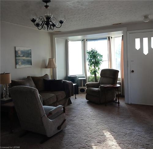 209 John Street, Watford, ON - Indoor Photo Showing Living Room