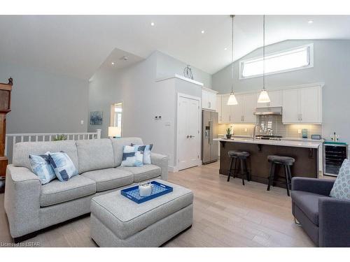 416 Beamish Street, Port Stanley, ON - Indoor Photo Showing Living Room
