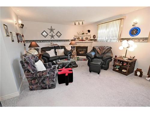 255 Miller Road, Dutton, ON - Indoor Photo Showing Living Room