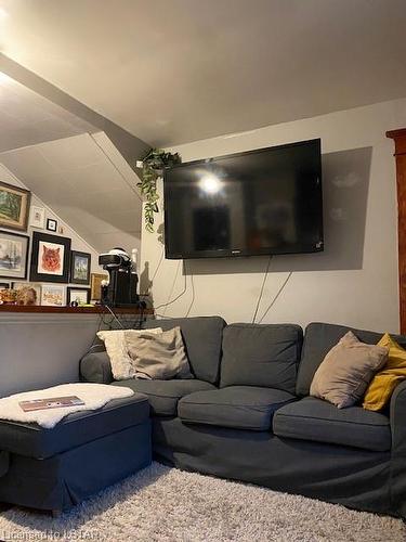 29 Carfrae Street, London, ON - Indoor Photo Showing Living Room