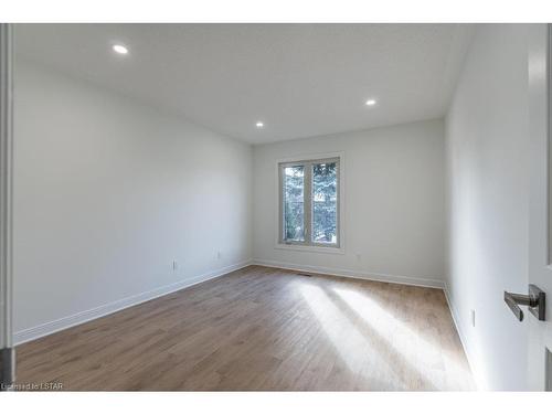 34-50 Fiddlers Green Road, London, ON - Indoor Photo Showing Other Room