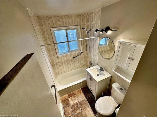 3-54 Bond Street, Kitchener, ON - Indoor Photo Showing Bathroom