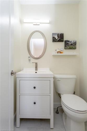 12 Allan Court, Dutton, ON - Indoor Photo Showing Bathroom