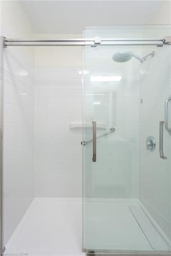 12 Allan Court, Dutton, ON - Indoor Photo Showing Bathroom