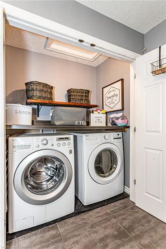 49-70 Tanoak Drive, London, ON - Indoor Photo Showing Laundry Room