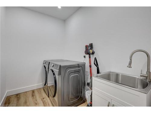 9233 Richmond Road, Richmond, ON - Indoor Photo Showing Laundry Room