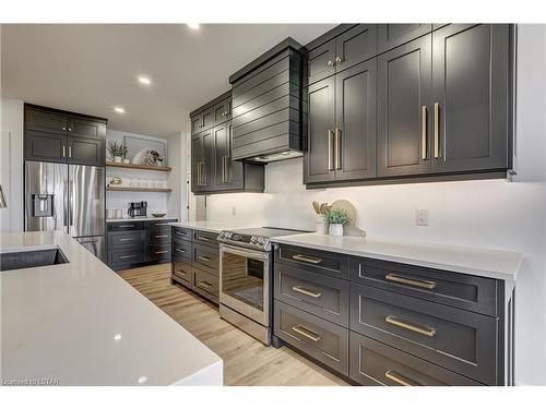 9233 Richmond Road, Richmond, ON - Indoor Photo Showing Kitchen With Upgraded Kitchen