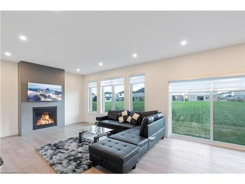 15 Kaiser Lane, Komoka, ON - Indoor Photo Showing Living Room With Fireplace