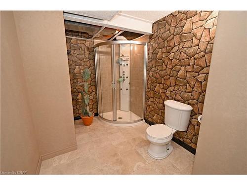 75 Lardner Street, Cambridge, ON - Indoor Photo Showing Bathroom