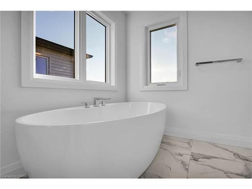 3096 Buroak Drive, London, ON - Indoor Photo Showing Bathroom