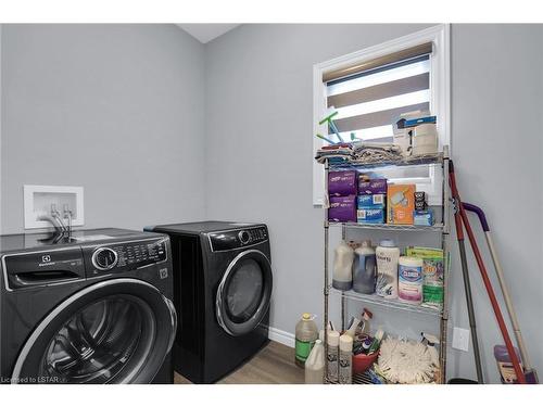 3747 Somerston Crescent, London, ON - Indoor Photo Showing Laundry Room