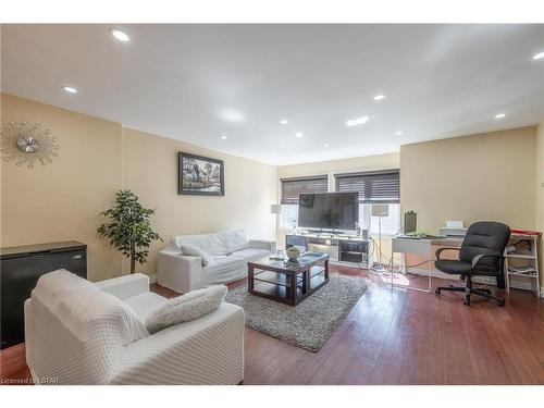 54-700 Osgoode Drive, London, ON - Indoor Photo Showing Living Room