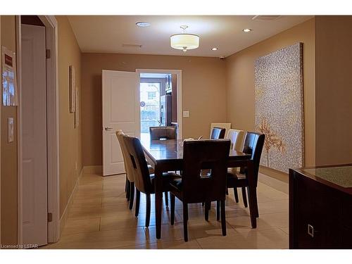 1205-330 Ridout Street North, London, ON - Indoor Photo Showing Dining Room