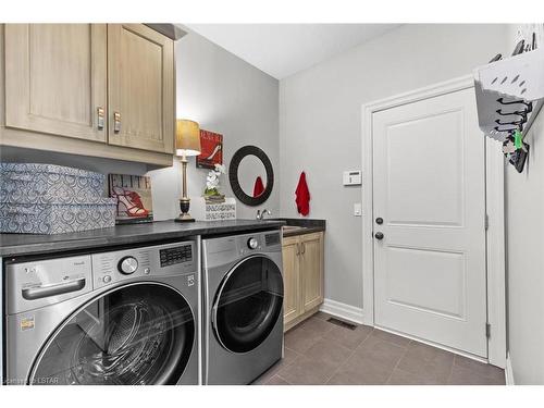 164 Woodholme Close, London, ON - Indoor Photo Showing Laundry Room