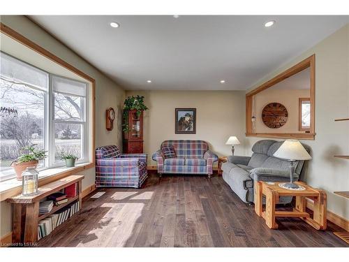 57604 Tunnel Line, Vienna, ON - Indoor Photo Showing Living Room
