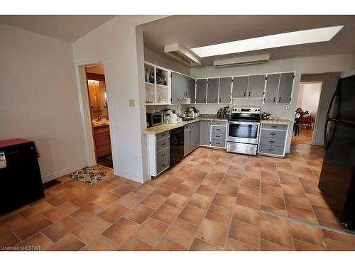 51 Bedford Road, London, ON - Indoor Photo Showing Kitchen