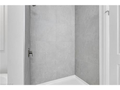 3084 Buroak Drive, London, ON - Indoor Photo Showing Bathroom