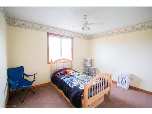 24 Tomahawk Drive, Grimsby, ON - Indoor Photo Showing Bedroom