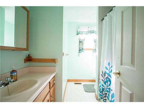 24 Tomahawk Drive, Grimsby, ON - Indoor Photo Showing Bathroom