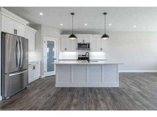 481 Kip Lane, Wyoming, ON - Indoor Photo Showing Kitchen With Upgraded Kitchen
