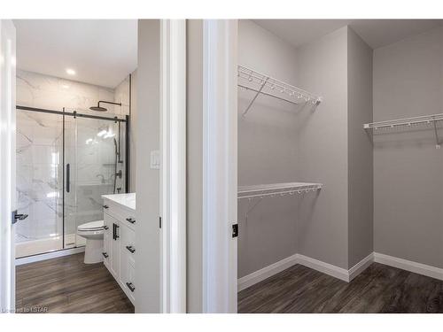481 Kip Lane, Wyoming, ON - Indoor Photo Showing Bathroom