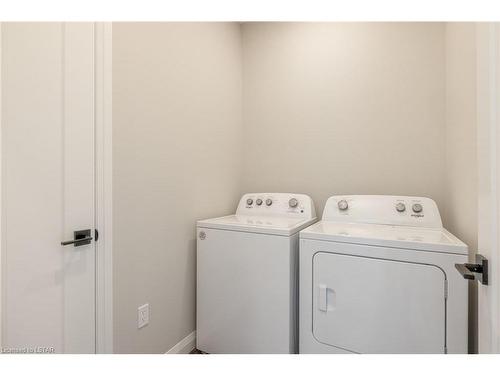 481 Kip Lane, Wyoming, ON - Indoor Photo Showing Laundry Room