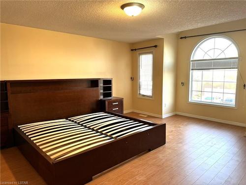252 Lemon Grass Crescent, Kitchener, ON - Indoor Photo Showing Bedroom