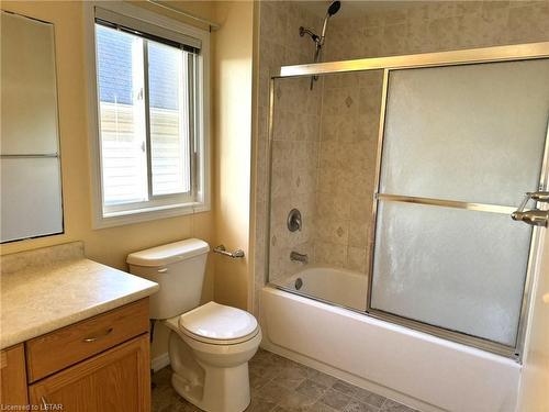 252 Lemon Grass Crescent, Kitchener, ON - Indoor Photo Showing Bathroom