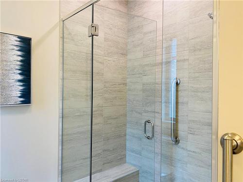 2118 Lockwood Crescent, Mount Brydges, ON - Indoor Photo Showing Bathroom