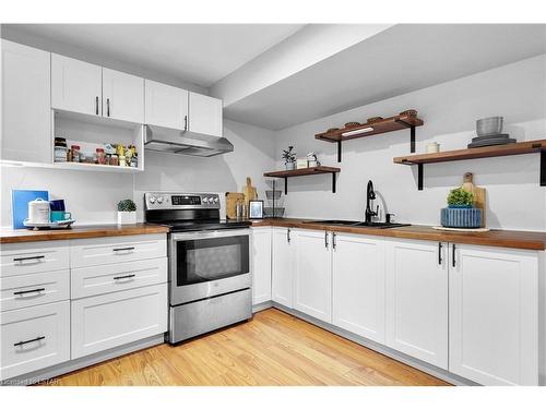3 Braesyde Avenue, London, ON - Indoor Photo Showing Kitchen