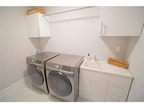 2223 Linkway Boulevard, London, ON - Indoor Photo Showing Laundry Room