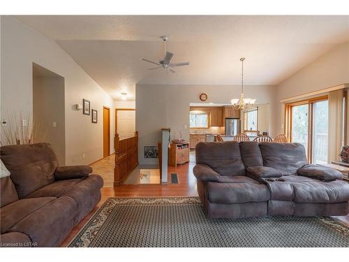 10288 Riverside Drive, Grand Bend, ON - Indoor Photo Showing Living Room