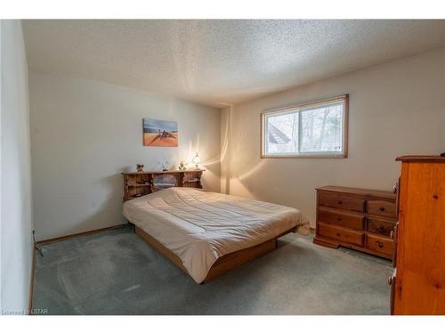 10288 Riverside Drive, Grand Bend, ON - Indoor Photo Showing Bedroom