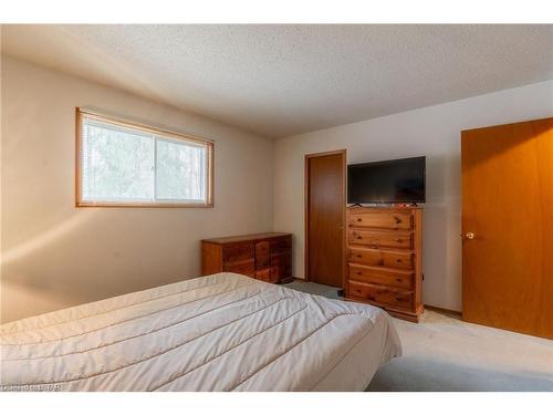 10288 Riverside Drive, Grand Bend, ON - Indoor Photo Showing Bedroom