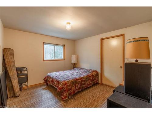 10288 Riverside Drive, Grand Bend, ON - Indoor Photo Showing Bedroom